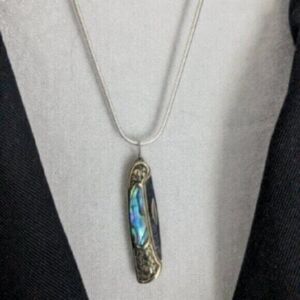Beautiful ornate polished pearly shell ĸnіfе pendant with silver chain